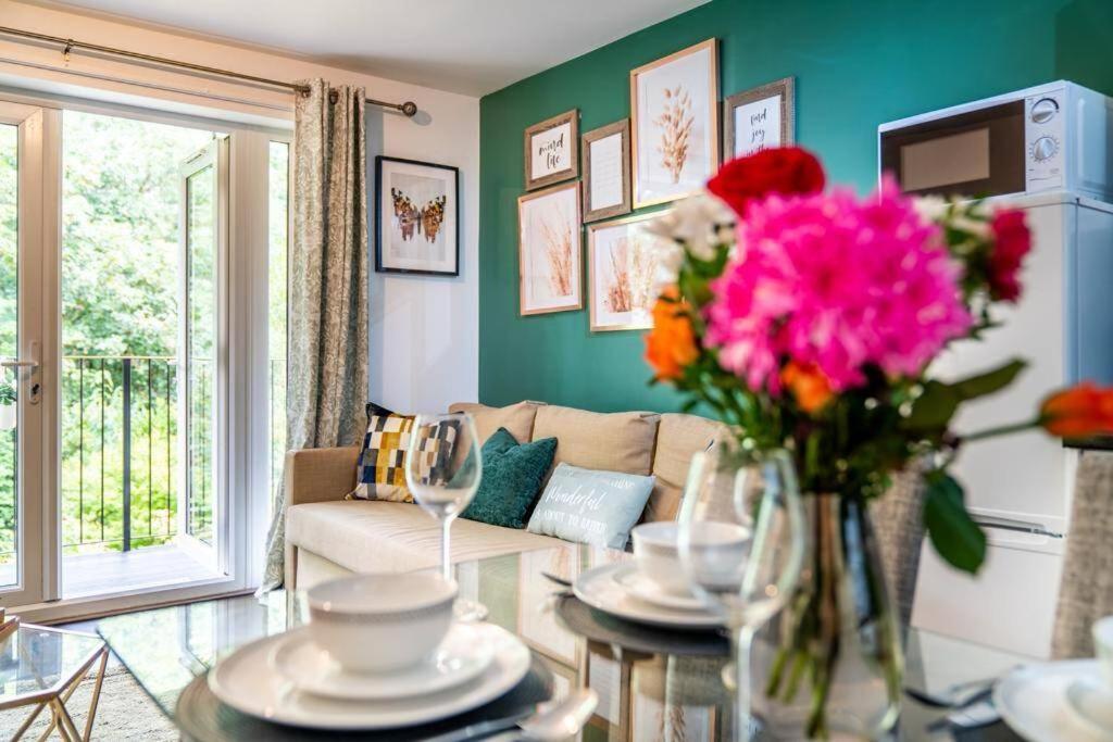 Forest View Apartment- Private Balcony Southampton Dış mekan fotoğraf