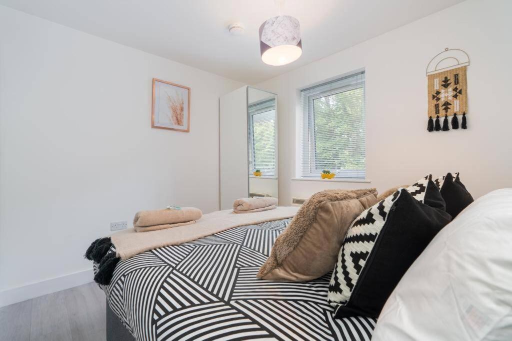 Forest View Apartment- Private Balcony Southampton Dış mekan fotoğraf